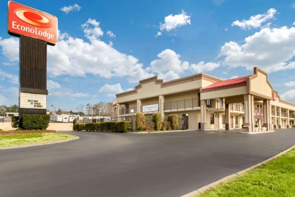 Econo Lodge Lenoir City image 9